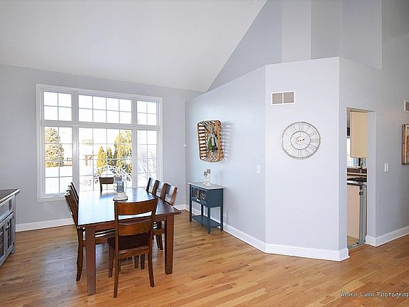 5th image of 1360 Newcastle Ln