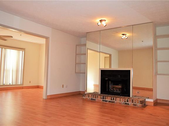 2nd image of 2201 Cumberland Ct #2201