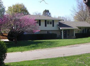 5931 Windsor Dr, Des Moines, IA 50312