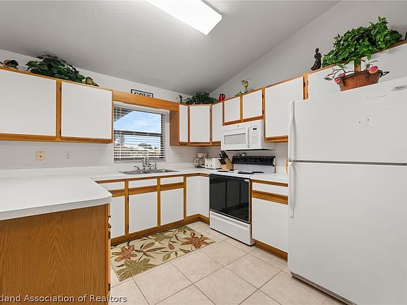 5th image of 1107 Villaway W