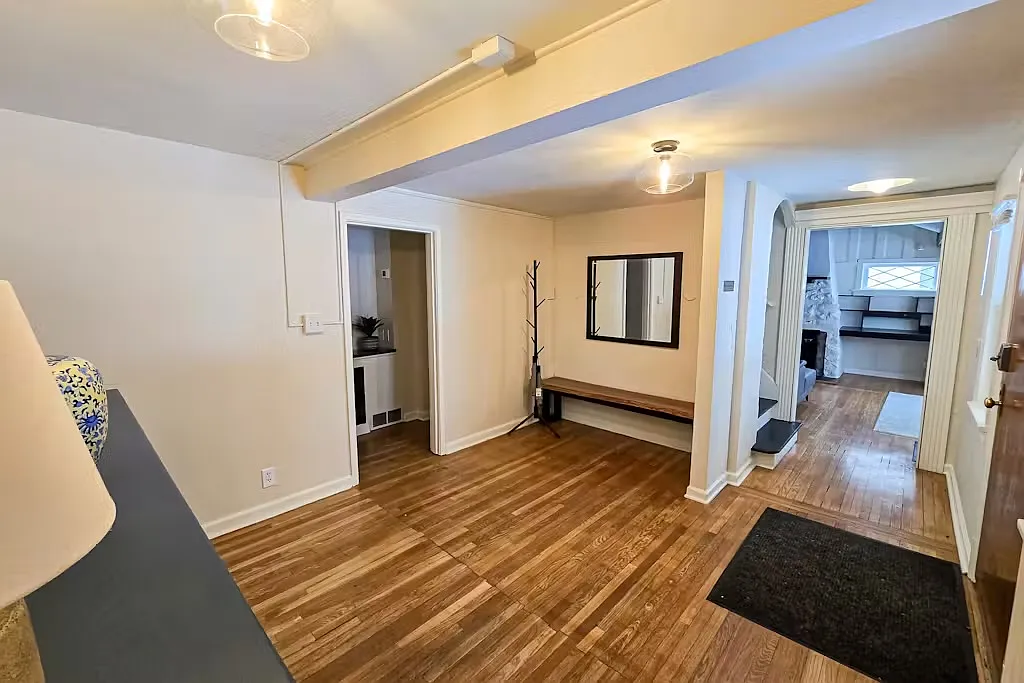 4 bed, 2596 sqft, $3,200 — Photo 4