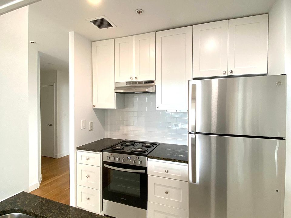 2nd image of 10 Franklin Blvd APT 605