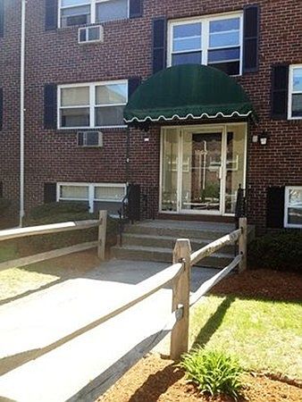 2nd image of 725 Princeton Blvd #8