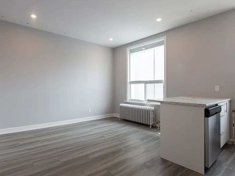 404 Elgin St — Photo 36