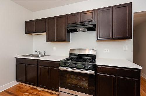 5th image of 6401 S Francisco Ave #3