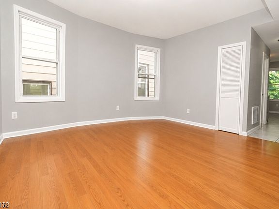3rd image of 143 Pearsall Ave