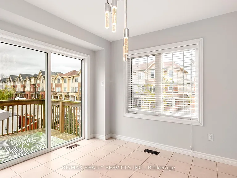 21 Dorchester Ter — Photo 23