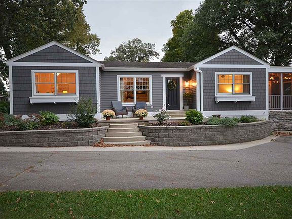 3rd image of 1715 Park Dr