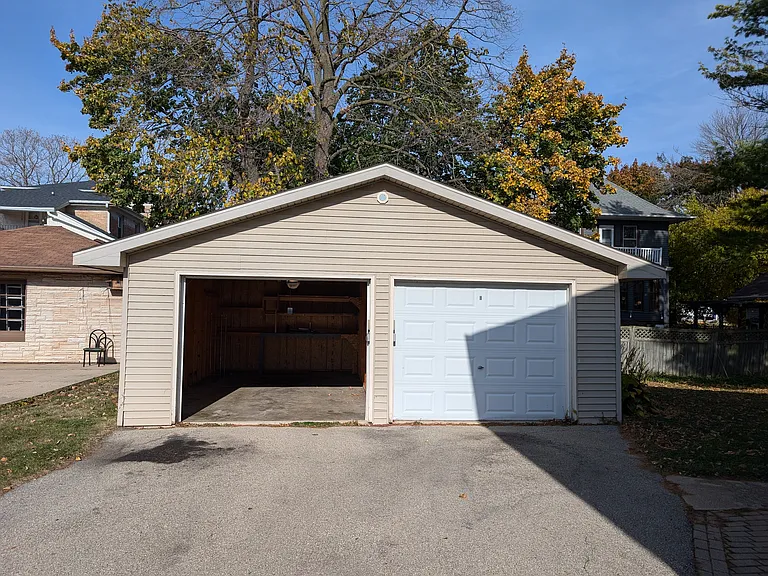 810 Harney Ave — Photo 3
