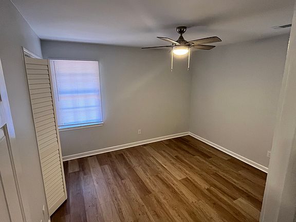 5th image of 12 Oakwood Dr