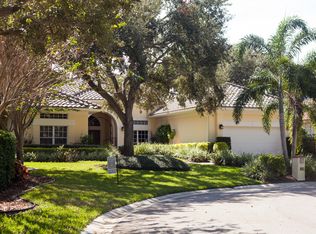 880 Sand Pine Dr NE, Saint Petersburg, FL 33703
