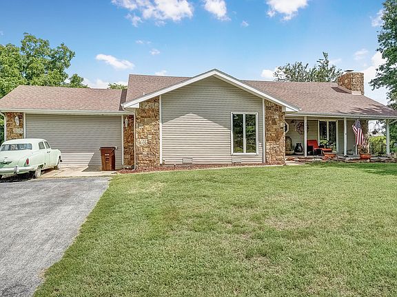 2nd image of 2905 W Heritage Dr