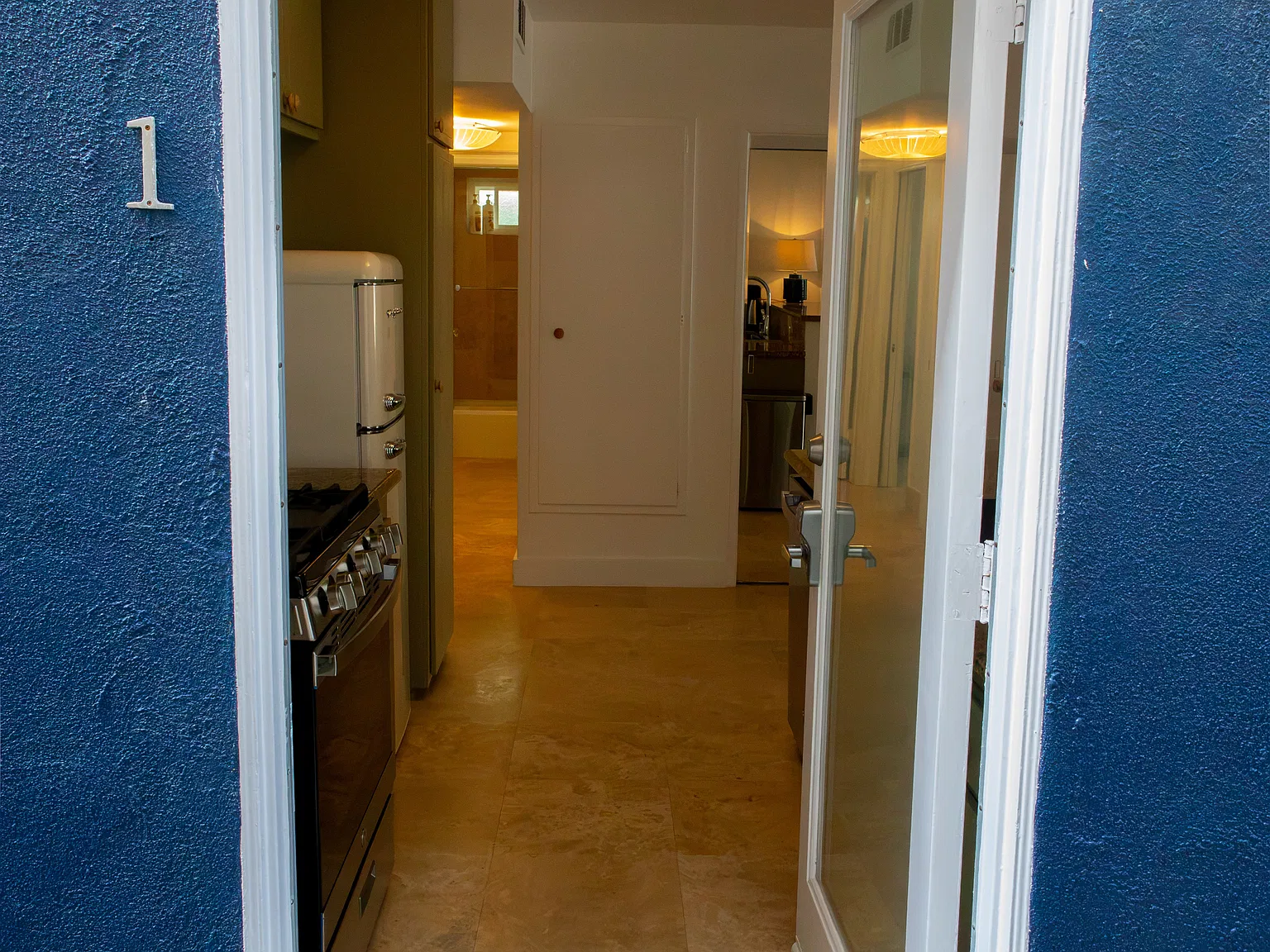 2 bed, 1000 sqft, $6,750 — Photo 2