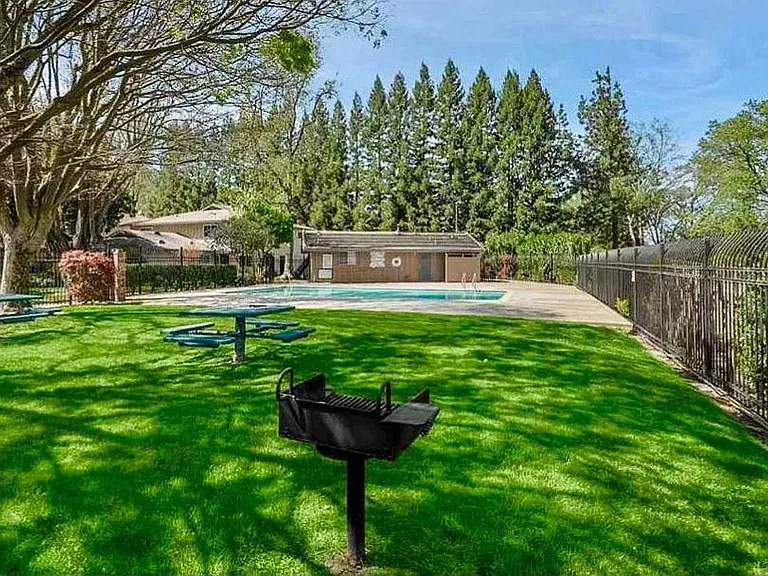 2288 Segundo Ct #1 — Photo 26
