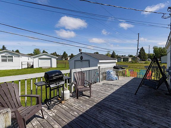 2nd image of 16 Lorne Cres