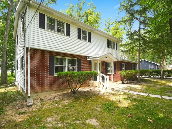 1001 Hickory Hill Dr, Angola, IN 46703