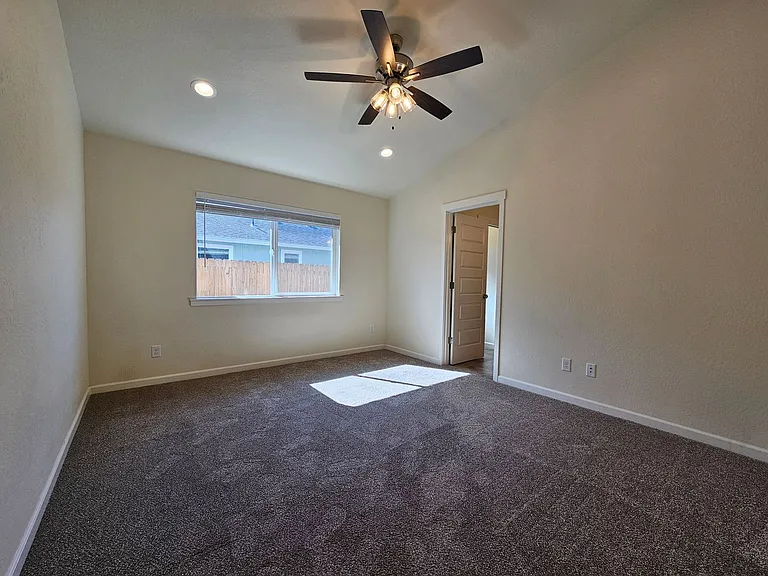 1006 SW L St — Photo 17