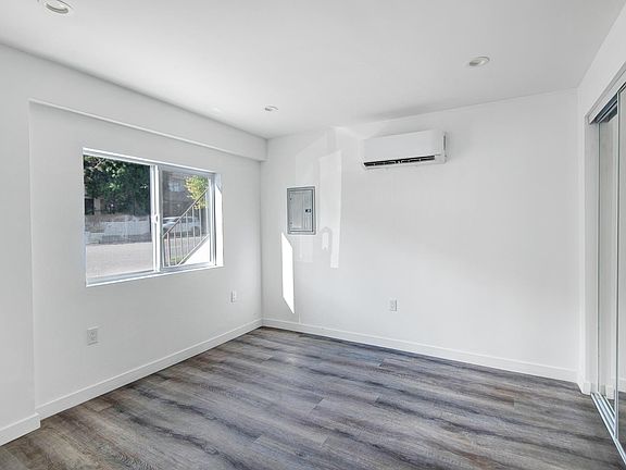 5th image of 1610 S Beverly Glen Blvd #11