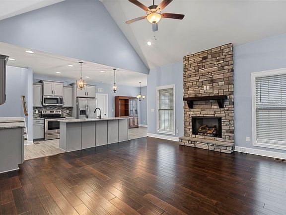 5th image of 737 Heritage Preserve Ln
