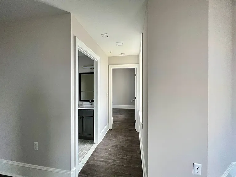 306 W Franklin — Photo 22