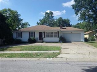 8616 Crescent Ave, Raytown, MO 64138