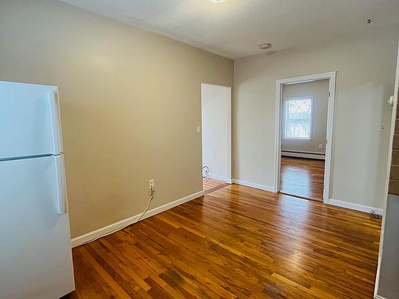 5th image of 80 Darlingdale Ave