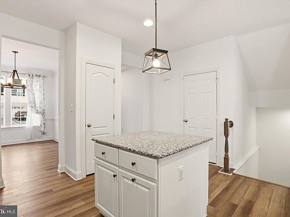 4th image of 208 Darden Ct W