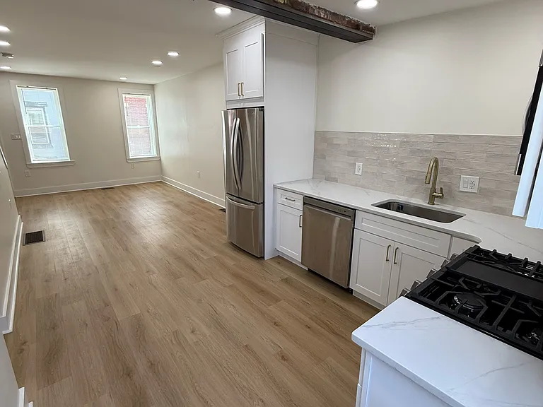 153 W Palmer St — Photo 8