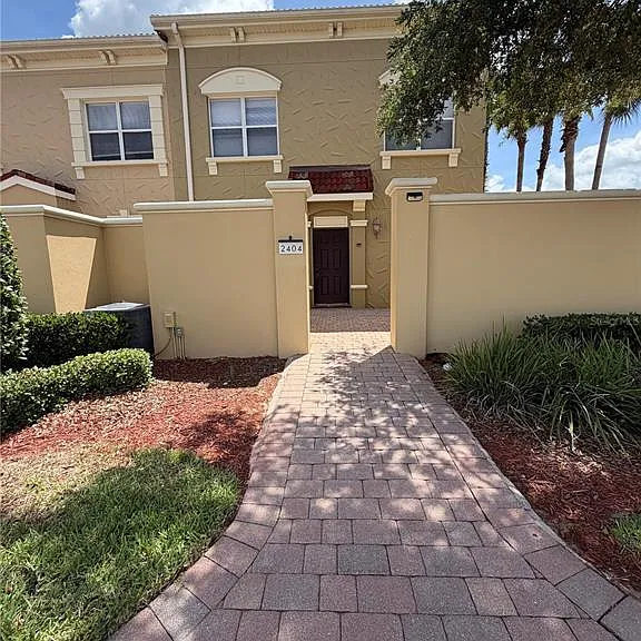 2404 Bella Vista Dr — Photo 1