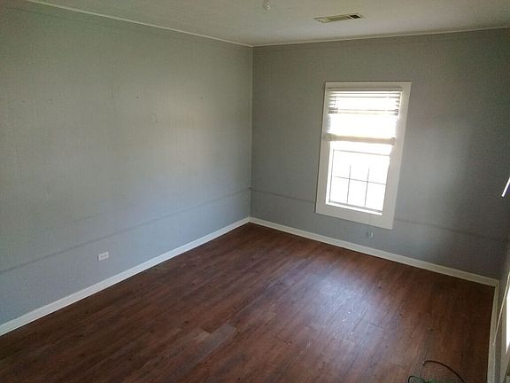 2nd image of 404 Woodrow St
