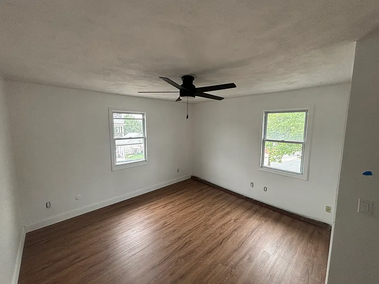 466 Admiral St #B — Photo 8