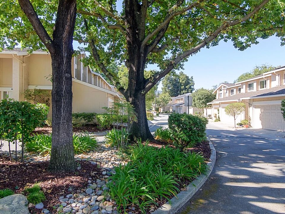 1st image of 20567 Oak Creek Ln