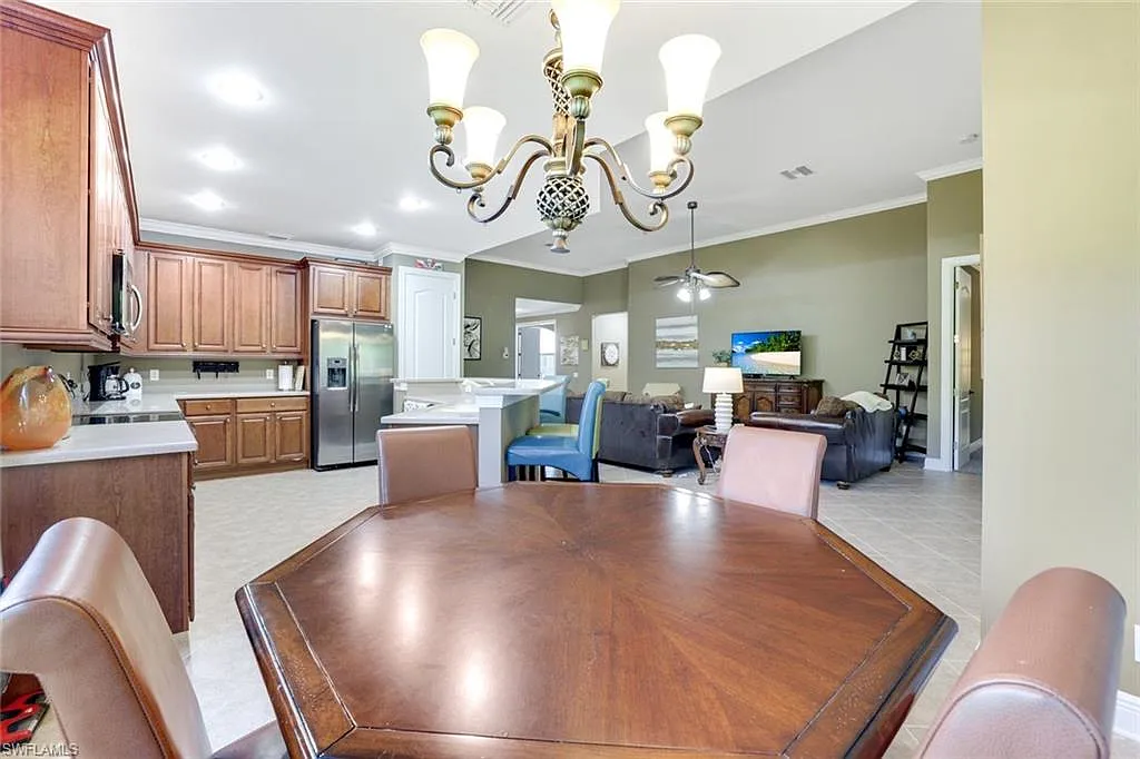3 bed, 2.5 bath, 2587 sqft, $12,000 — Photo 4