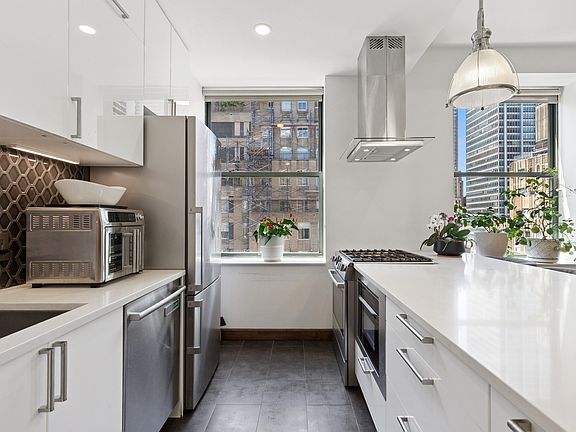 3rd image of 99 John St APT 2503