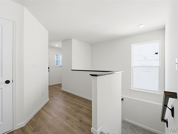 3rd image of 720 Courtshire Xing