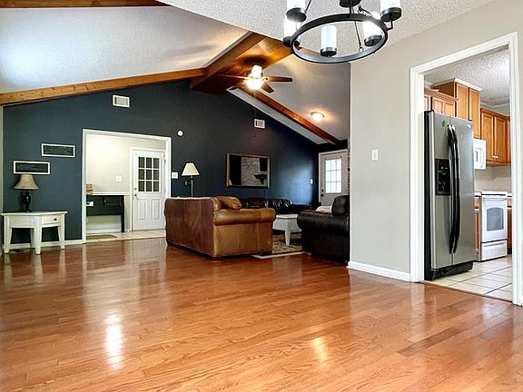 2nd image of 806 Northside Dr