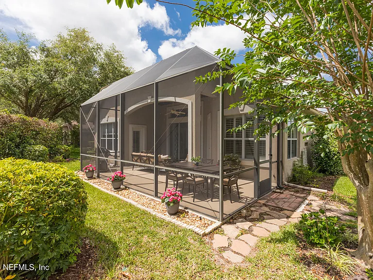 212 Island Green Dr — Photo 28
