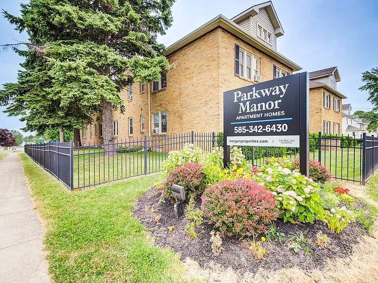 Parkway Manor Apartment Homes — Photo 23