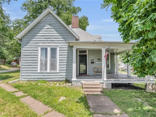 107 E 4th St, Carrollton, MO 64633