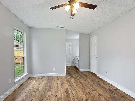3rd image of 8023 Mactavish Way
