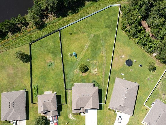 5th image of 118 Walnut Way