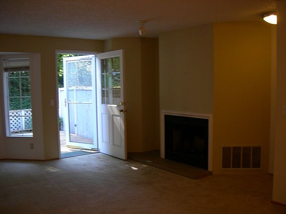 4th image of 10217 NE 129th Ln