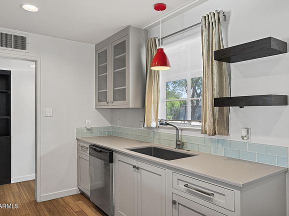 4th image of 308 W TOWNLEY Avenue