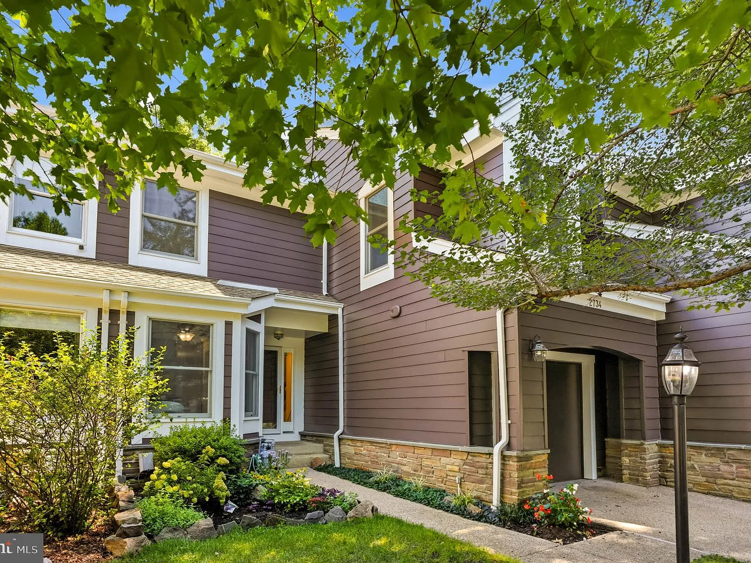 3 bed, 3.5 bath, 2727 sqft, $3,500 — Photo 3