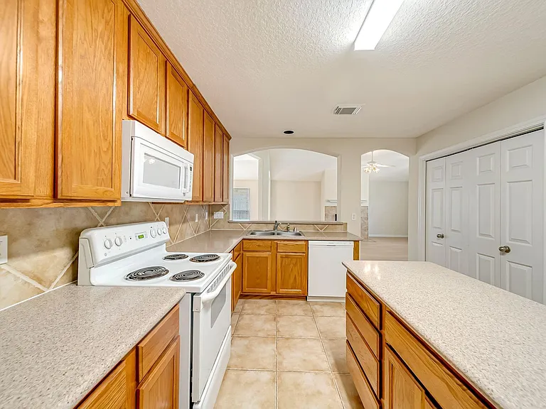 12810 Lake Shore Dr — Photo 9