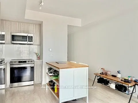 357 King St W #2002 — Photo 4