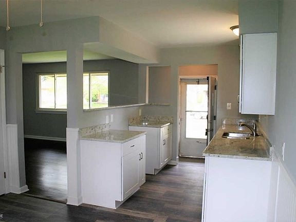 3rd image of 44215 Donley Dr