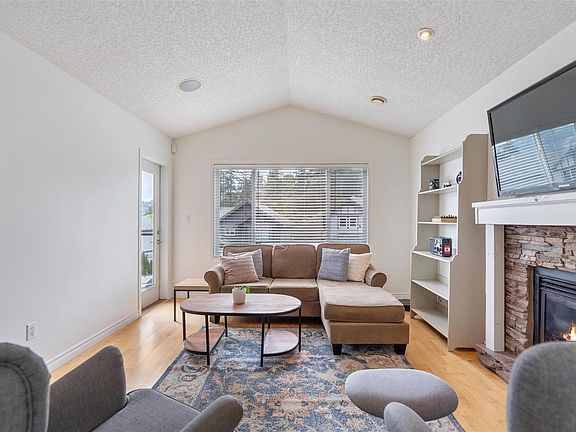 2nd image of 609 Kingsview Rdg