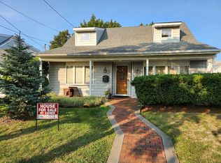 898 Merillon Ave, Westbury, NY 11590