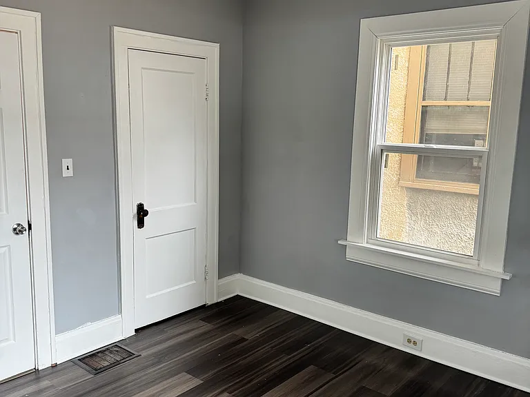 115 E 30th St #2 — Photo 16